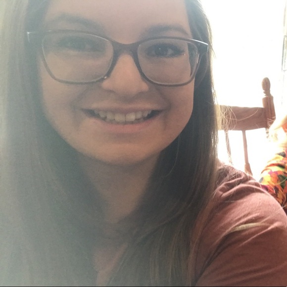 Meet your Posher, Hayley - Picture 1 of 1